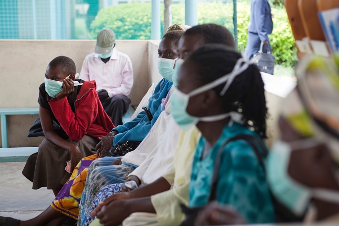 케냐 국경없는의사회 결핵 클리닉에서 진료를 받기 위해 대기하는 환자들 ©Olga Overbeek/MSF