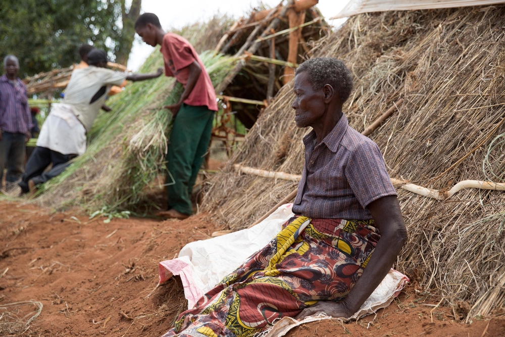 손주들을 데리고 모잠비크에서부터 걸어온 여성. 이 여성이 말라위로 피신한 것은 이번이 두 번째이다. 내전 중에는 근처 다른 캠프에 머물렀다. ©James Oatway