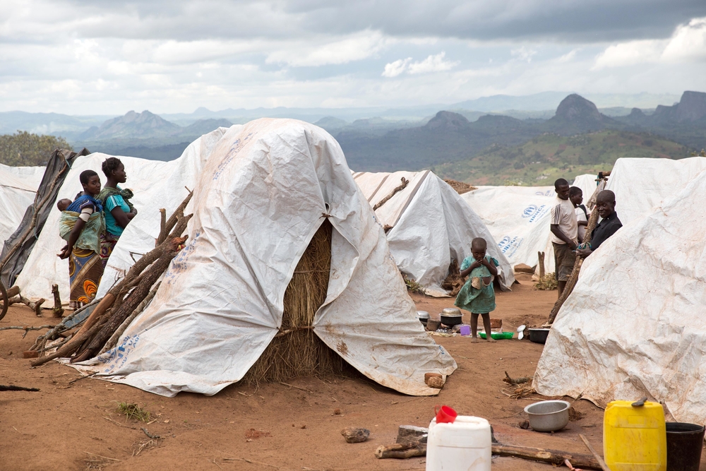 말라위 카피세 마을에서 열악한 여건속에 살아가고 있는 모잠비크 난민들의 임시 거처 ©James Oatway