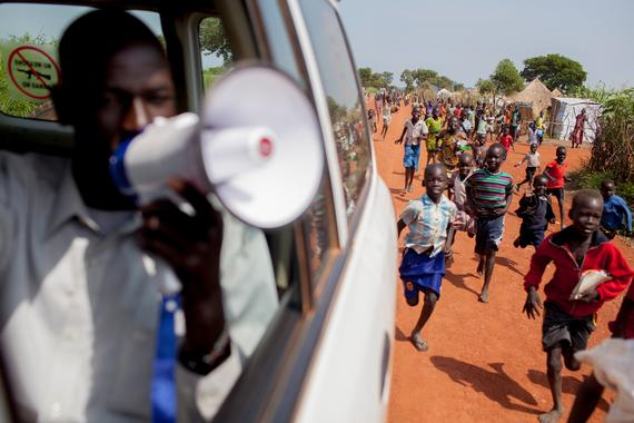 국경없는의사회는 2014년 7월, 우간다 북부 아주마니 지역에 머무는 남수단 피난민 아동들에게 대규모 폐렴구균 예방접종을 실시했다. ©Sydelle WIllow Smith