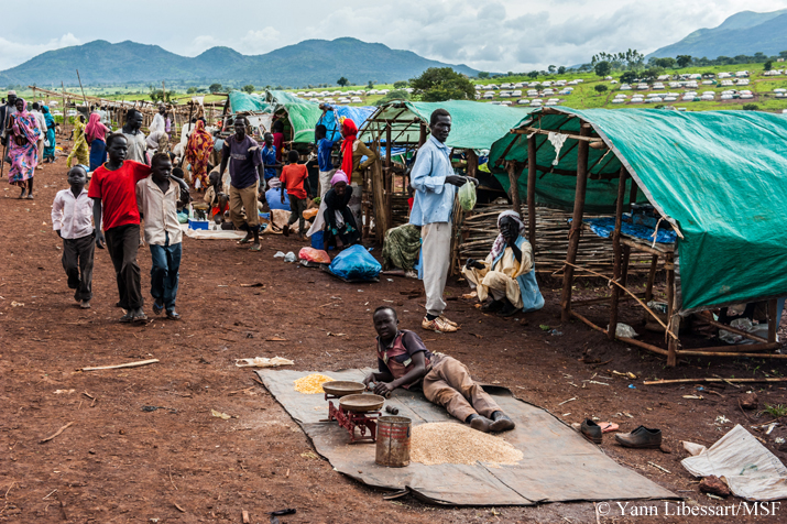 난민들은 에티오피아에 가축들과 함께 피난을 왔으며 에티오피아인들에게 고기를 팔고 있다. 밤바시(Bambasi) 캠프 내에 작은 시장이 생겼다. 