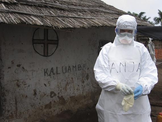 2009년 콩고민주공화국 에볼라 발병 당시 대응활동을 펼쳤던 국경없는의사회의 활동 모습 ⓒ Raphael Ottogalli