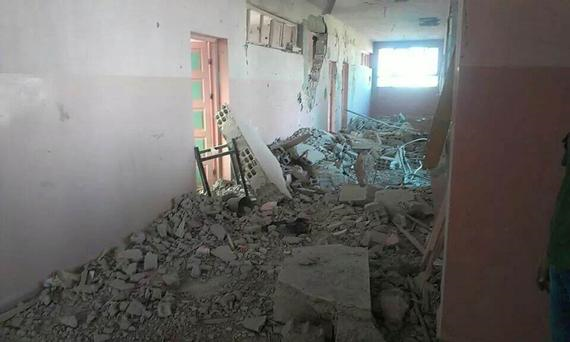 다마스쿠스 동부의 포위 지역에서 폭격 피해를 입은 폐교 위층에 마련한 임시 병원 ©국경없는의사회